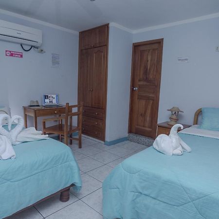 Hostal Leon Dormido Puerto Baquerizo Moreno Exterior foto