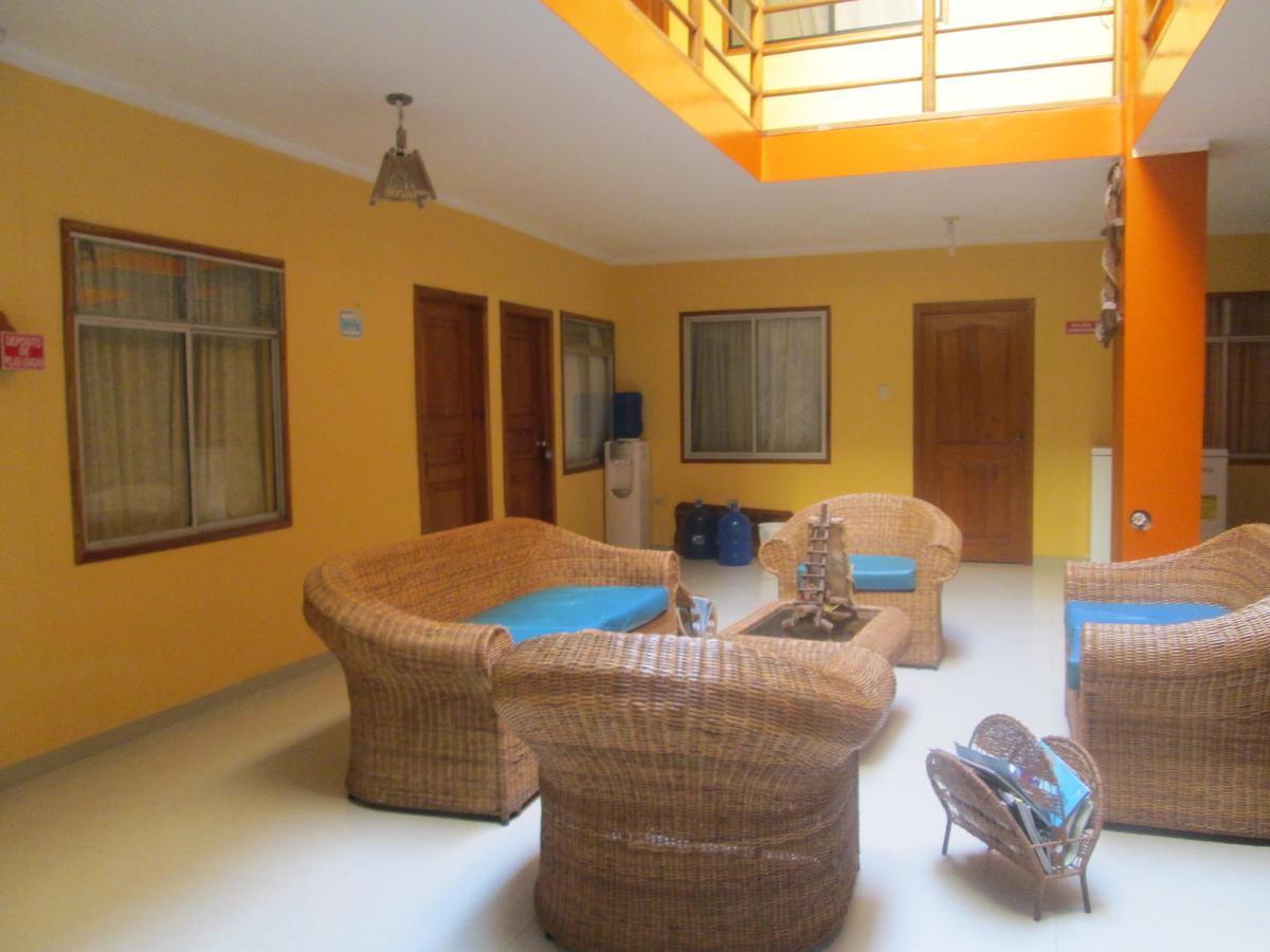 Hostal Leon Dormido Puerto Baquerizo Moreno Exterior foto