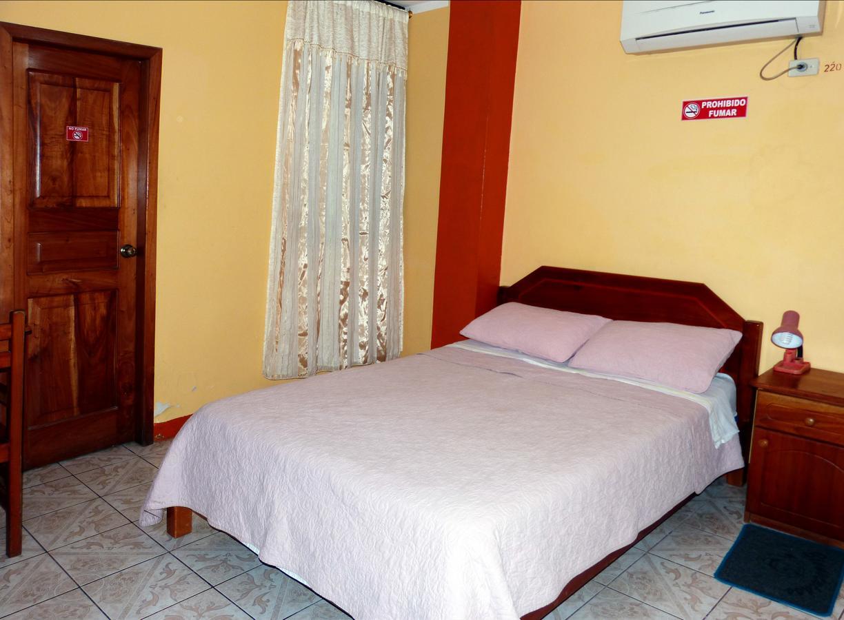 Hostal Leon Dormido Puerto Baquerizo Moreno Exterior foto